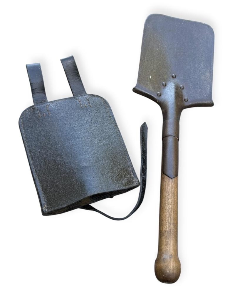 Wehrmacht Entrenching Tool in early model Cover